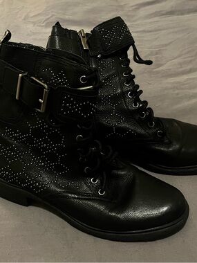 Vince Camuto Tanowie Women's Black Studded Buckle Leather Combat Boots Size 6.5